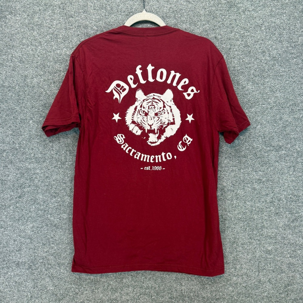 Deftones Tshirt Mens Medium Red Tiger Graphic Sacramento Band Tee Hot Topic NEW